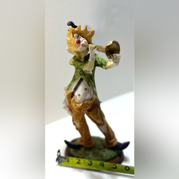 Duncan Royale Capodimonte Italy HOBO CLOWN PLAYING HORN 11" Collectible Figurine - Picture 9 of 10